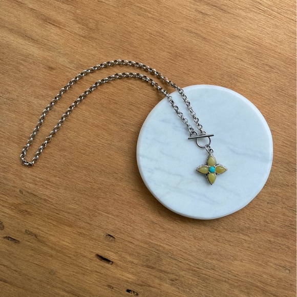 Front Clasp Flower Necklace - Picture 2 of 5